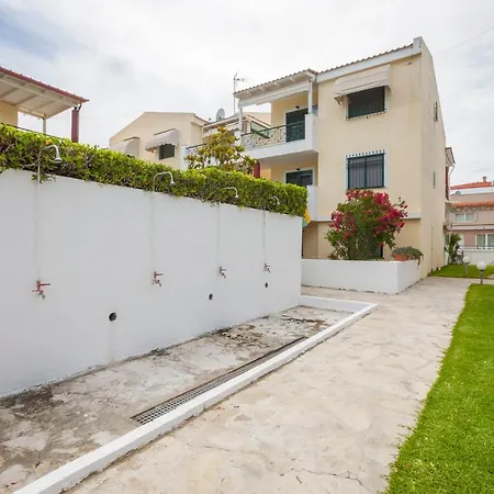 Acroyali House *
