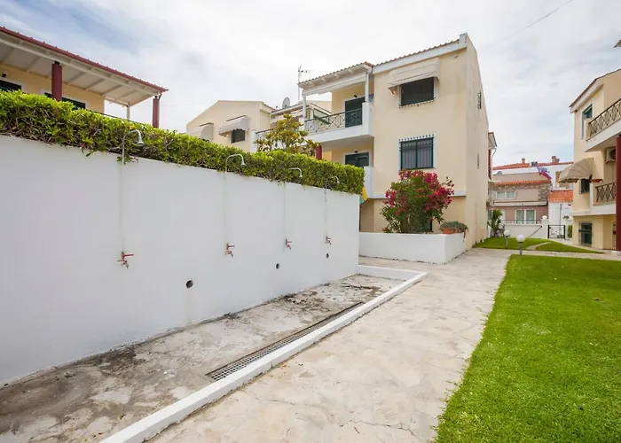 Acroyali House *